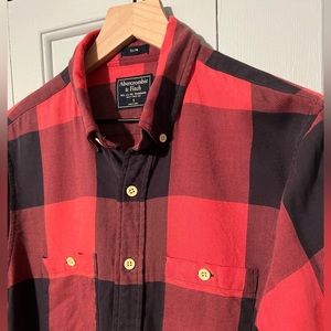 Abercrombie & Fitch Men’s Slim Fit size Small Buffalo Check lightweight Flannel
